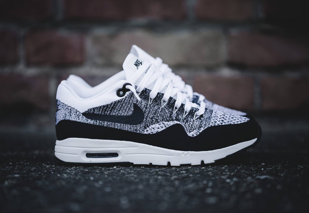 nike flyknit max oreo